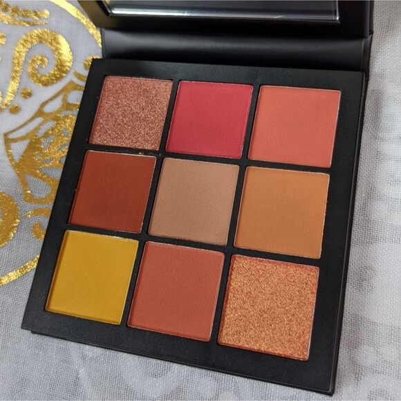 Huda Beauty Coral Obsessions Palette - Picture 2 of 4